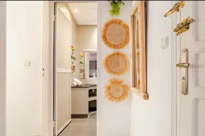a kitchen with straw wreaths on the wall at Confort et style en pleins centre ville in Marrakech
