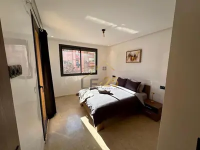 a bedroom with a bed and a window at Appartement 2 chambres Résidence Atlassi derrière Carré Eden en plein coeur de Gueliz in Marrakech