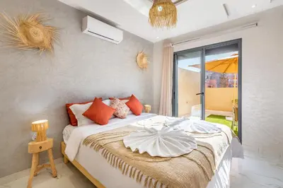 a bedroom with a bed with orange and white pillows at Luxe et Calme de Guéliz avec Grande Terrasse in Marrakech