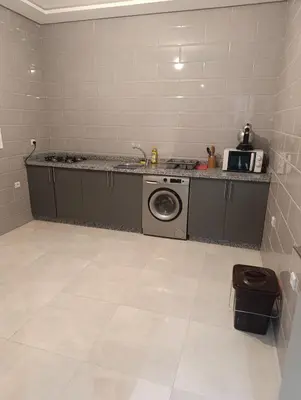 a kitchen with a sink and a washing machine at Excellente appartement 3 chambres in Marrakech