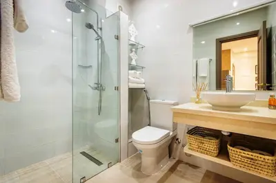 a bathroom with a shower and a toilet and a sink at Au coeur Hivernage Proche M avenue in Marrakech