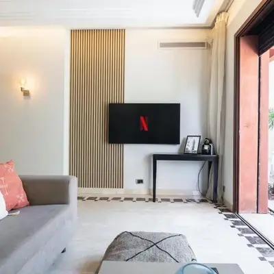 Appartement Cosy avec Parc et Piscine pour femme