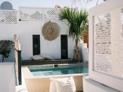 a swimming pool in the middle of a house at Riad en exclusivité Maison Habibi in Marrakech