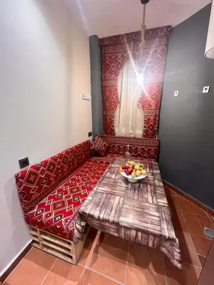 a room with a bench with a bowl of fruit on it at Riad Appart F3 Exceptionnel à Guéliz - À 5 min de la gare - Piscine, Wi-Fi et parking au cœur de Marrakech in Marrakech
