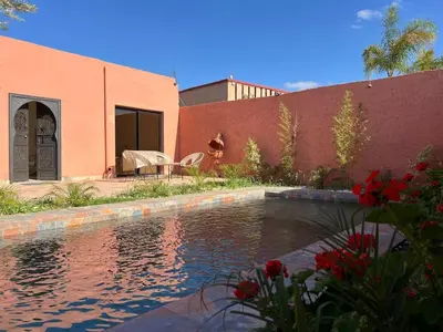 a swimming pool in front of a building at Villa Familiale avec Piscine Privée à Marrakech in Marrakech