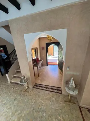 a hallway with an archway in a house at Magnifique Villa piscine chauffée, cinéma et salle de fitness privés in Marrakech