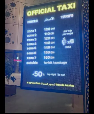 an electronic sign in an airport with the arrival time at Appartement charmant au cœur de Marrakech in Marrakech