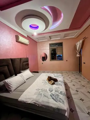 a bedroom with a bed in a room with a ceiling at Appartement spacieux marocain traditionnel familial in Marrakech
