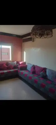 a living room with a couch and a window at Appart 2 CH lumineux et une piscine pour votre séjour in Marrakech