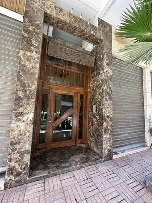 a wooden door on the side of a building at Appartement chaleureux au cœur de Marrakech in Marrakech