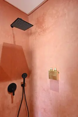 a bathroom with a shower with a light on the wall at Suite Safran - Ambiance berbere in Marrakech