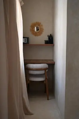 a desk with a chair and a mirror on a wall at Suite Oasis - cosy et moderne in Marrakech
