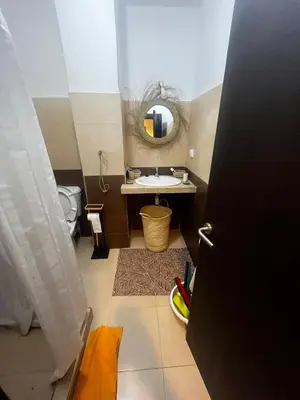 a bathroom with a sink and a mirror at Appartement avec terrasse XXL in Marrakech