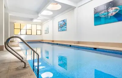 a swimming pool in a building with a swimming pooliterator at Appartement Miramas 2 E2 in Marrakech
