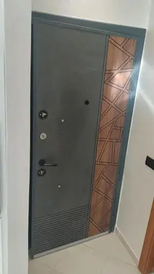 a door in a mirror in a room at appartement moderne marrakech in Marrakech