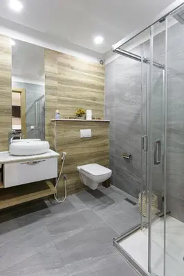 a bathroom with a toilet sink and a shower at Résidence Coralia, 10 minutes de Guéliz, place Jemaa El Fna in Marrakech