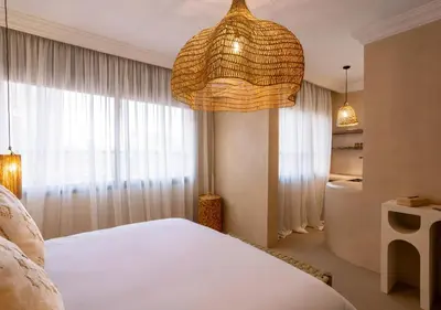 a bedroom with a bed and a large chandelier at Appartement à Guéliz, style Riad, équipé & central in Marrakech