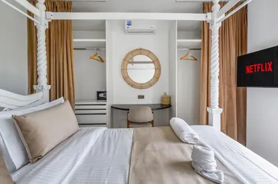 a bedroom with a white bed and a desk at M REVASION villa 5 chambres front de golf Petit déjeuner petit ménage et Tranfert aéroport inclus in Marrakech