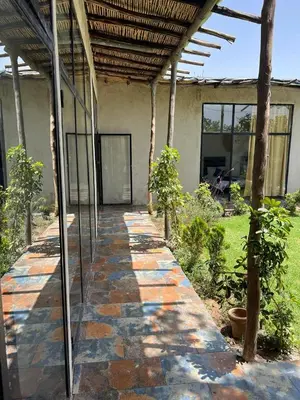 an outside view of a house with a walkway at Villa familiale, piscine privée sans vis-à-vis in Marrakech