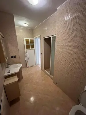 a bathroom with a sink and a toilet and a mirror at Cozy appartement en plein coeur de Guéliz in Marrakech