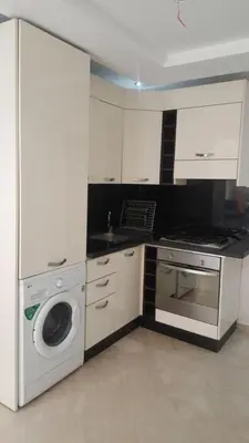 a kitchen with a washing machine and a washer at LA PERLE ANDALOUSE Quartier HIVERNAGE in Marrakech
