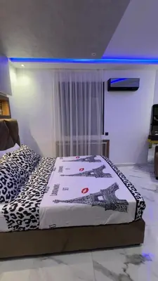 a bedroom with a bed with a black and white blanket at Appartement Familial Spacieux & Moderne - Confort et Style au Rendez-vous ! in Marrakech