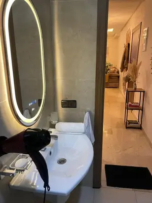 a bathroom with a sink and a mirror at Évasion urbain de luxe climatisation fibre in Marrakech