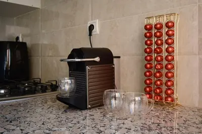 a kitchen counter with a toaster and apples on it at Appartement calme et ensoleillé avec piscine in Marrakech