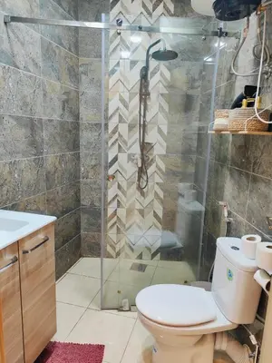 a bathroom with a toilet and a shower at Appart chaleureux et calme, fibre et Netflix in Marrakech