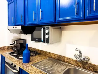 a kitchen counter with a sink and a microwave at Suite Majorelle l Gueliz,balcon,clim, Netflix,WiFi in Marrakech