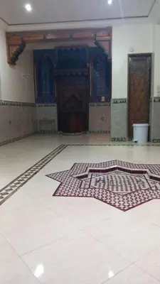 a room with a red and white tile floor with a star at Appartement 2 Chambres à Belbekkar, Marrakech in Marrakech