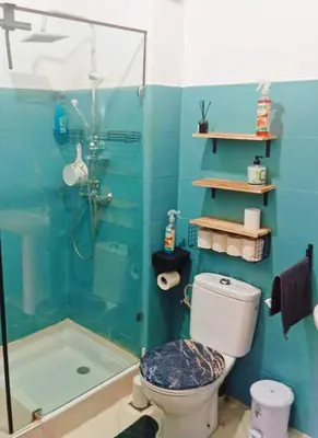 a bathroom with a shower and a toilet and a tub at Appartement Marrakech à 10 minutes de l'aéroport in Marrakech