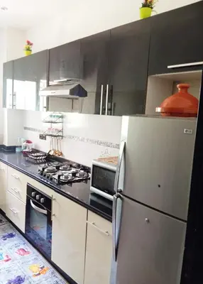 a kitchen with a refrigerator and a stove at Appartement Marrakech à 10 minutes de l'aéroport in Marrakech