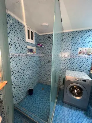 a bathroom with a washing machine in a shower at Appartement neuf bien situé in Marrakech