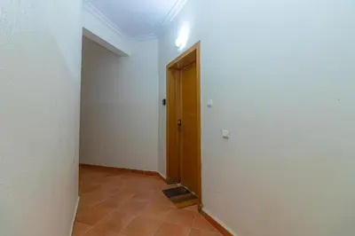 an empty hallway with a door and a tile floor at Appart VIP 5 étoiles et romantique à Guéliz avec Piscine, Clim, Parking et Wifi haut débit 200 Mb in Marrakech