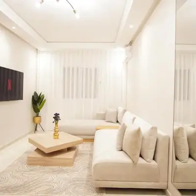 New cozy 2 bedroom apartment with 3 ACs close to airport and center