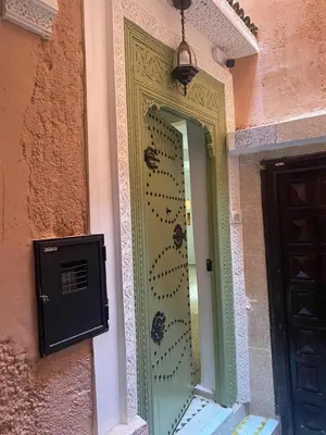 a door with a mirror on the side of a building at Riad Médina Bienvenue in Marrakech
