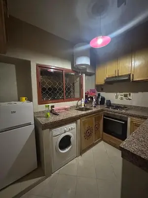 a kitchen with a dishwasher and a washer at Appartement 2 Chambres Confortable à Jnane Awrad Calme & Sécurité in Marrakech
