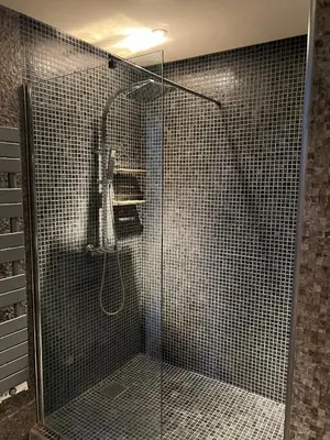 a bathroom with a shower with a glass door at GUELIZ 2 chambres 1 terrasse proche majorelle in Marrakech