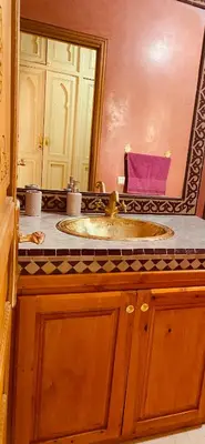 a bathroom with a sink and a mirror at Villa privée in Marrakech