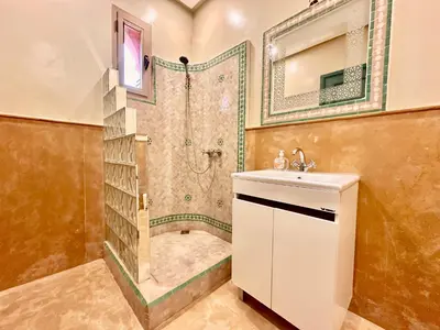 a bathroom with a sink and a shower at Villa Luxueuse avec Piscine & Vue sur le Golf in Marrakech