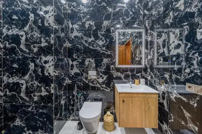 a bathroom with a black and white marble wall at Villa Lina in Marrakech