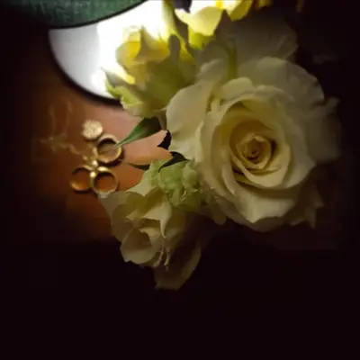 a bouquet of white roses and a pair of scissors at villa hibiscus marrakech in Marrakech