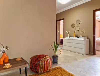 a living room with a bench and a table at Appartement cosy au cœur de la medina in Marrakech