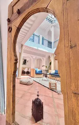 an archway leading into a room with a living room at Riad HØBÖ-CHIC privé Medina rooftop WI-FI Fibre in Marrakech