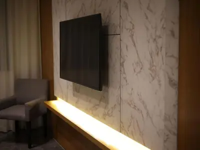 a television on a wall in a hotel room at Éden Luxueux au Cœur de la Ville in Marrakech