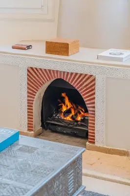 a brick oven with a fire inside of it at Confort Spacieux a Hivernage 3 Chambres and Piscine in Marrakech