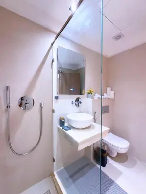 a bathroom with a shower and a sink and a toilet at Charmant Appart , Confort avec balcon et piscine in Marrakech