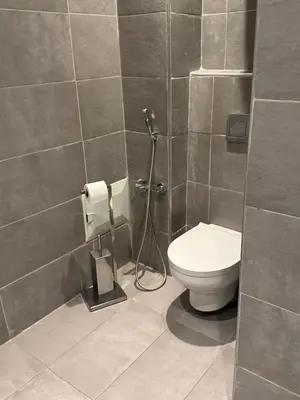a bathroom with a toilet and a shower at Appartement moderne proximité Carré Eden Marrakech in Marrakech