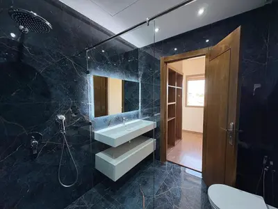 a bathroom with a sink and a shower at Villa del Sur 5 min du centre in Marrakech